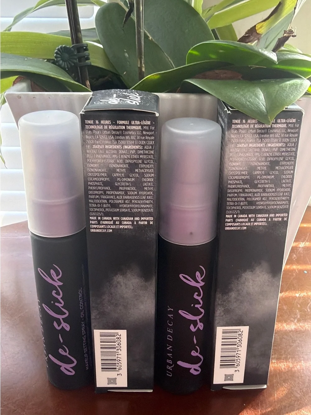 Urban Decay de-slick Makeup Setting Spray — Black with Purple Text